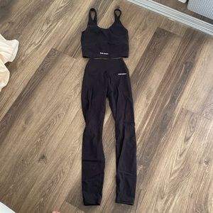 Sporty and rich leggings and sports bra